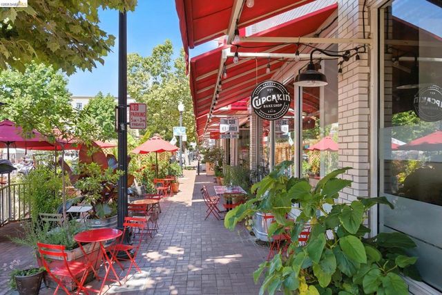 555 10th Street 201, Oakland, CA 94607