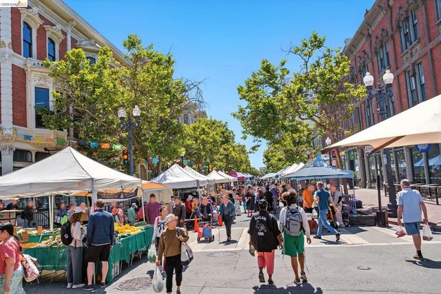 555 10th Street 201, Oakland, CA 94607