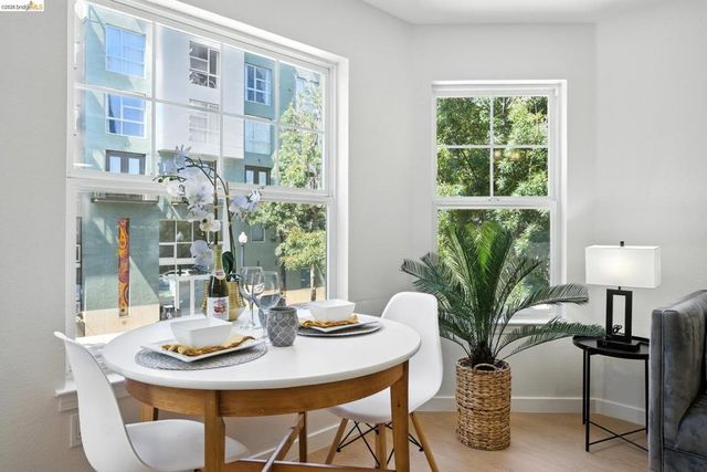 555 10th Street 201, Oakland, CA 94607