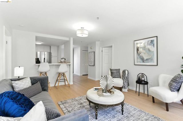 555 10th Street 201, Oakland, CA 94607