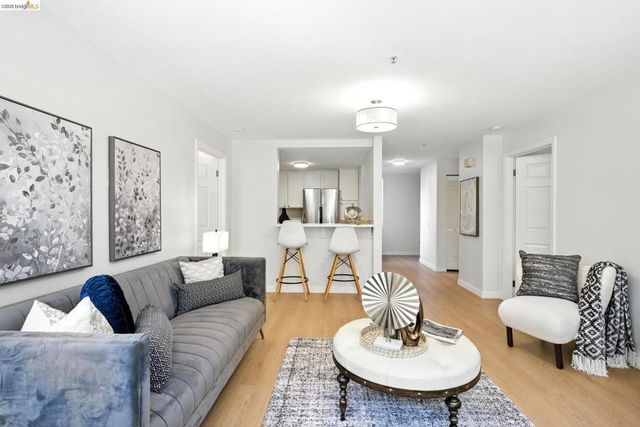 555 10th Street 201, Oakland, CA 94607