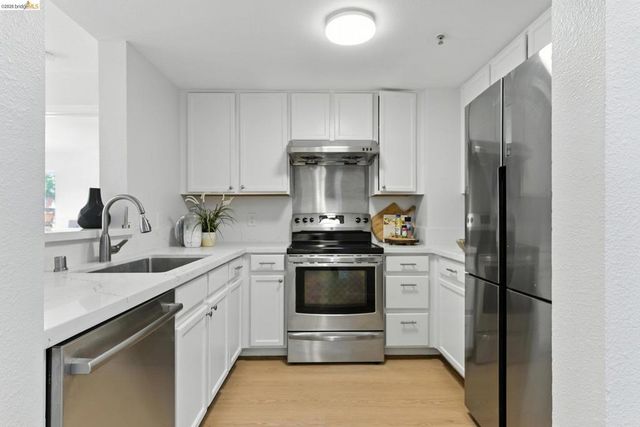 555 10th Street 201, Oakland, CA 94607