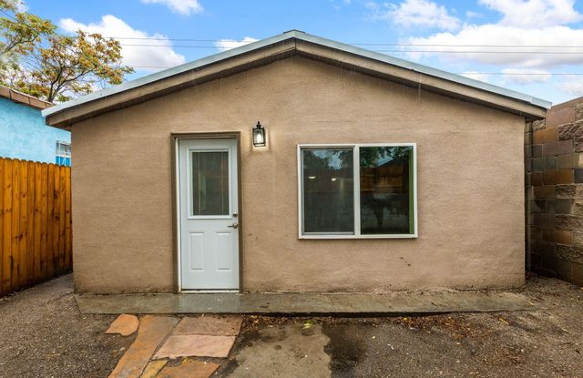 917 Edith Boulevard SE, Albuquerque, NM 87102
