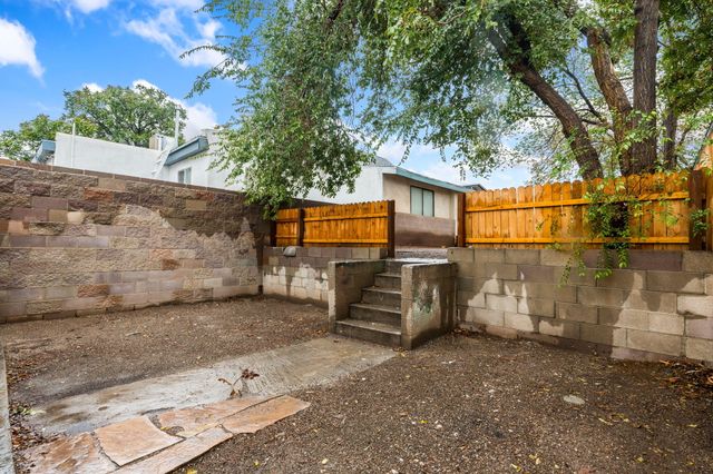 917 Edith Boulevard SE, Albuquerque, NM 87102