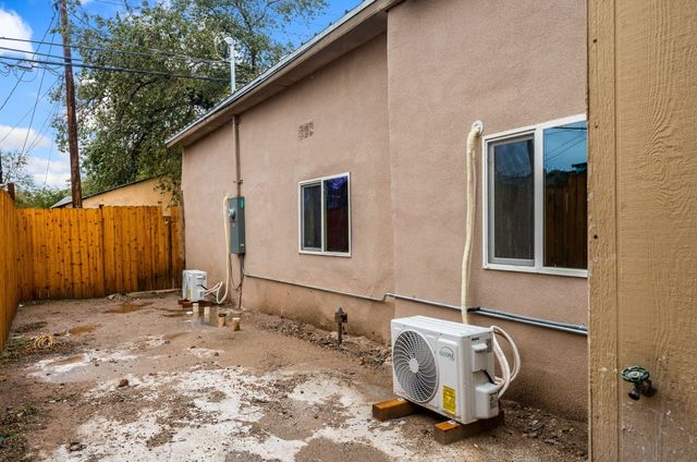 917 Edith Boulevard SE, Albuquerque, NM 87102