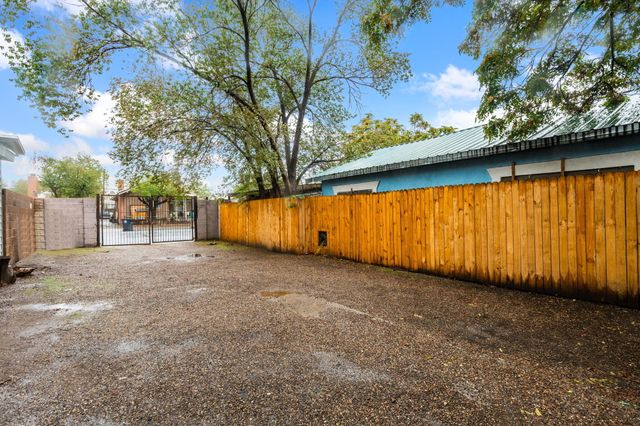 917 Edith Boulevard SE, Albuquerque, NM 87102
