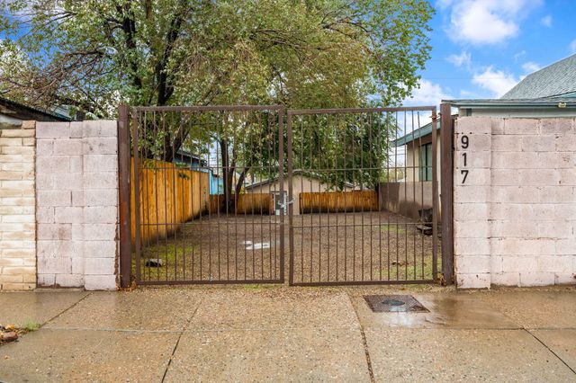 917 Edith Boulevard SE, Albuquerque, NM 87102