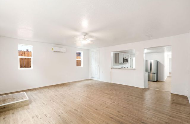 917 Edith Boulevard SE, Albuquerque, NM 87102