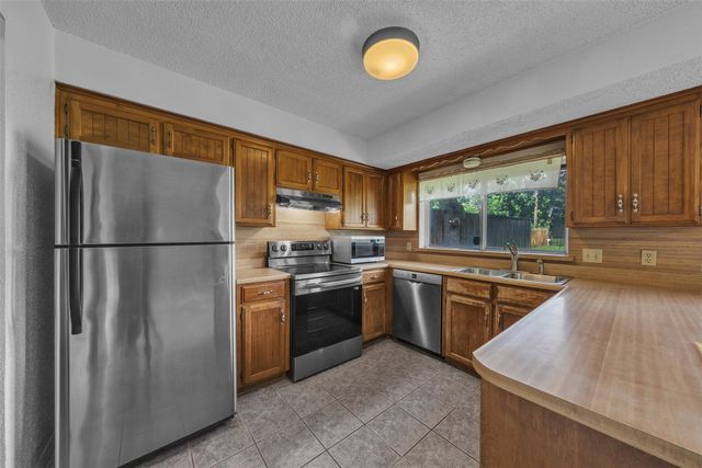 205 Mountain View Drive, Azle, TX 76020