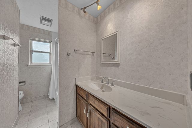 205 Mountain View Drive, Azle, TX 76020