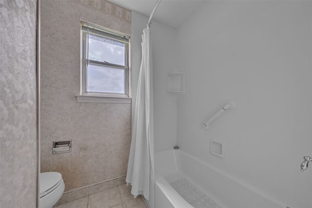 205 Mountain View Drive, Azle, TX 76020