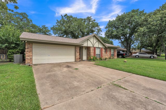 205 Mountain View Drive, Azle, TX 76020