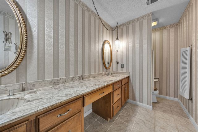 205 Mountain View Drive, Azle, TX 76020