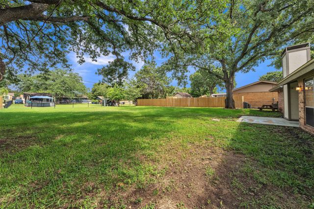 205 Mountain View Drive, Azle, TX 76020
