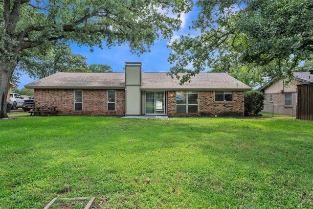 205 Mountain View Drive, Azle, TX 76020