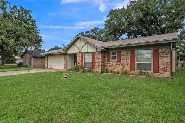 205 Mountain View Drive, Azle, TX 76020