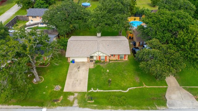 205 Mountain View Drive, Azle, TX 76020