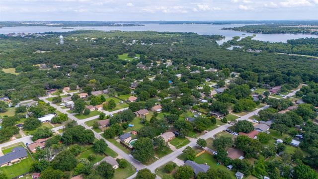 205 Mountain View Drive, Azle, TX 76020