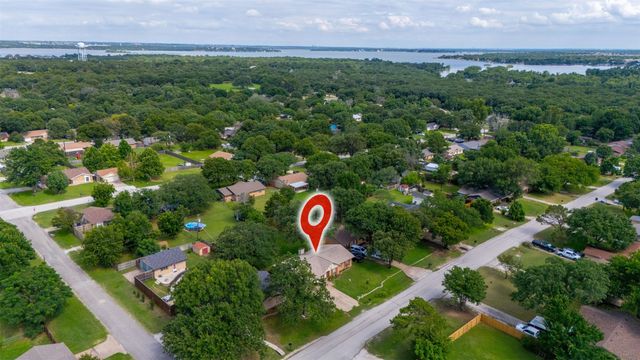 205 Mountain View Drive, Azle, TX 76020