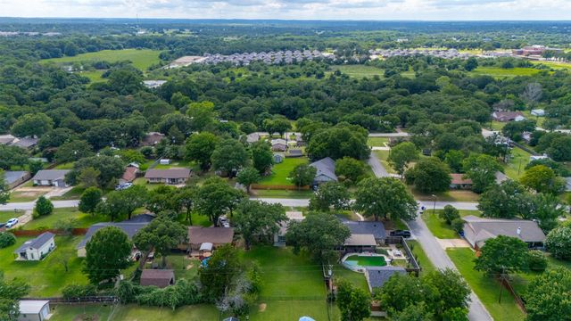 205 Mountain View Drive, Azle, TX 76020