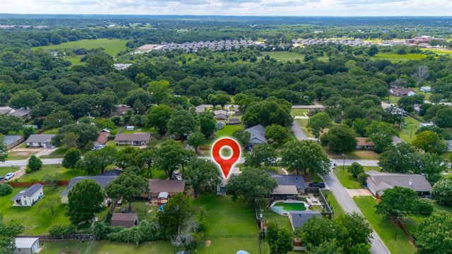 205 Mountain View Drive, Azle, TX 76020