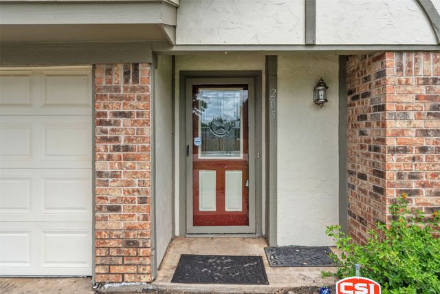 205 Mountain View Drive, Azle, TX 76020