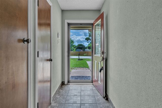 205 Mountain View Drive, Azle, TX 76020
