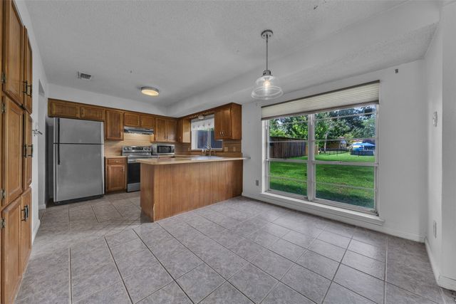 205 Mountain View Drive, Azle, TX 76020