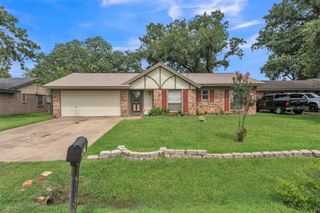 205 Mountain View Drive, Azle, TX 76020