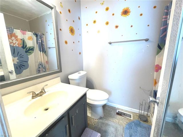 802 Diploma CT, Virginia Beach, VA 23462