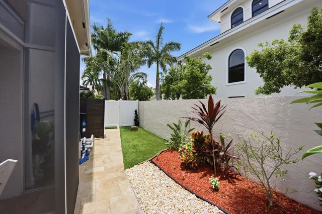 1548 SW 5th Avenue, Boca Raton, FL 33432