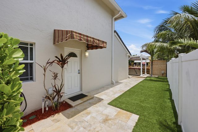 1548 SW 5th Avenue, Boca Raton, FL 33432
