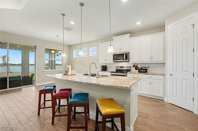 911 Stonewater Lake TER, Cape Coral, FL 33993