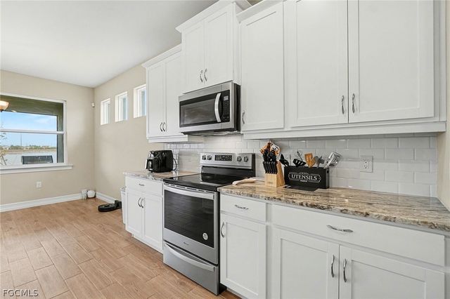 911 Stonewater Lake TER, Cape Coral, FL 33993