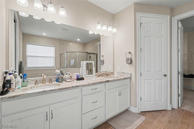 911 Stonewater Lake TER, Cape Coral, FL 33993