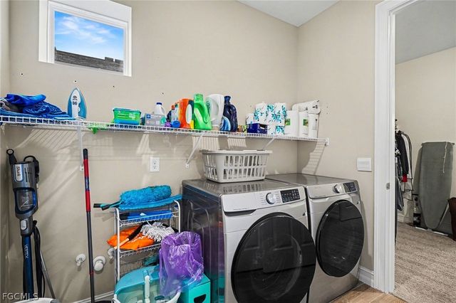 911 Stonewater Lake TER, Cape Coral, FL 33993