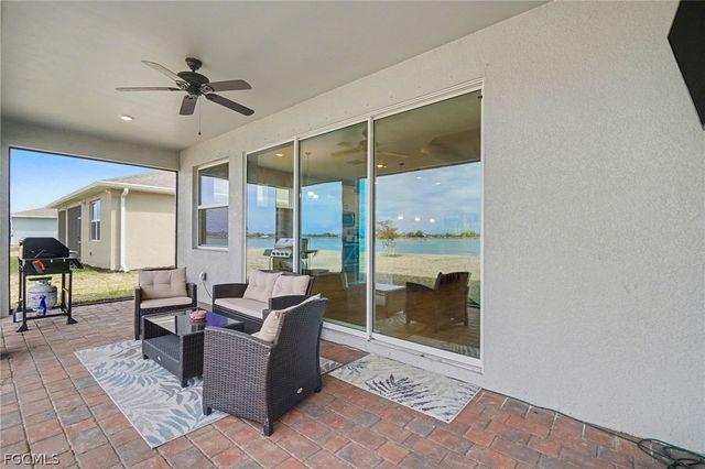 911 Stonewater Lake TER, Cape Coral, FL 33993