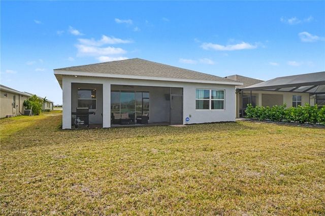 911 Stonewater Lake TER, Cape Coral, FL 33993