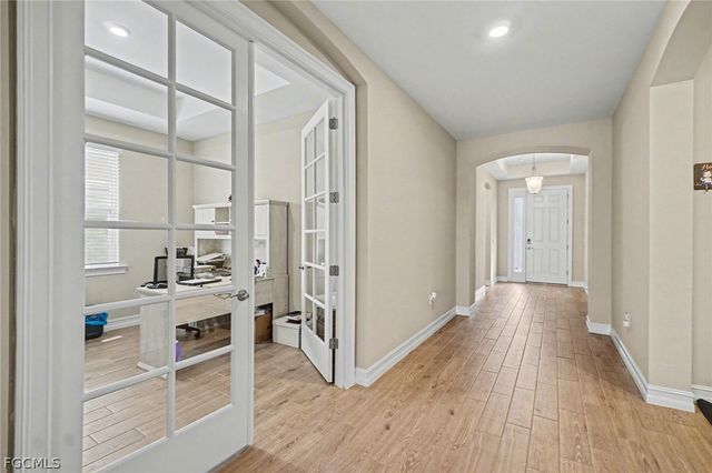 911 Stonewater Lake TER, Cape Coral, FL 33993