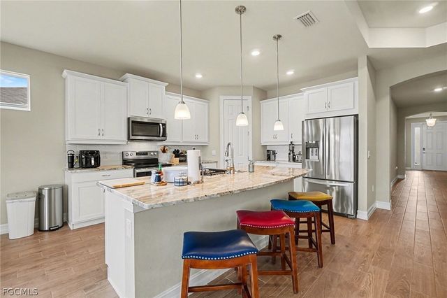 911 Stonewater Lake TER, Cape Coral, FL 33993