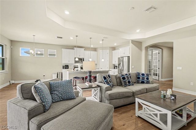 911 Stonewater Lake TER, Cape Coral, FL 33993