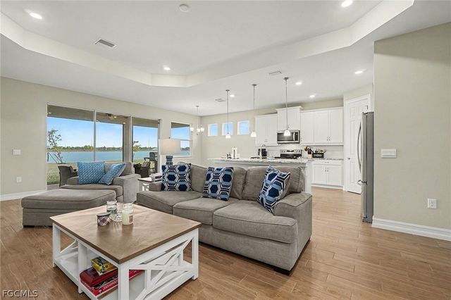 911 Stonewater Lake TER, Cape Coral, FL 33993