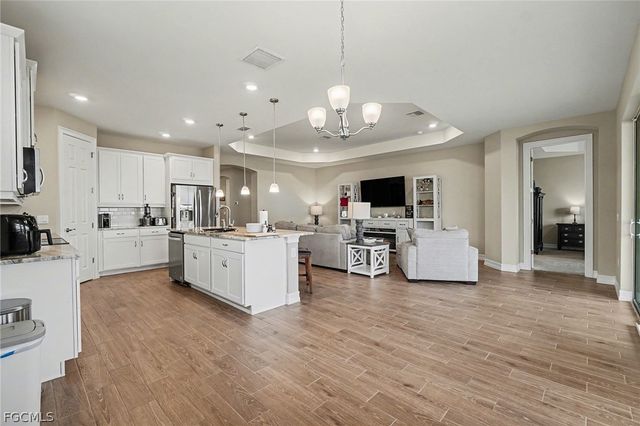 911 Stonewater Lake TER, Cape Coral, FL 33993