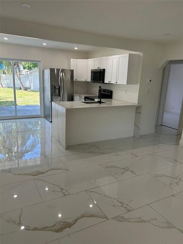 2331 Coolidge St, Hollywood, FL 33020