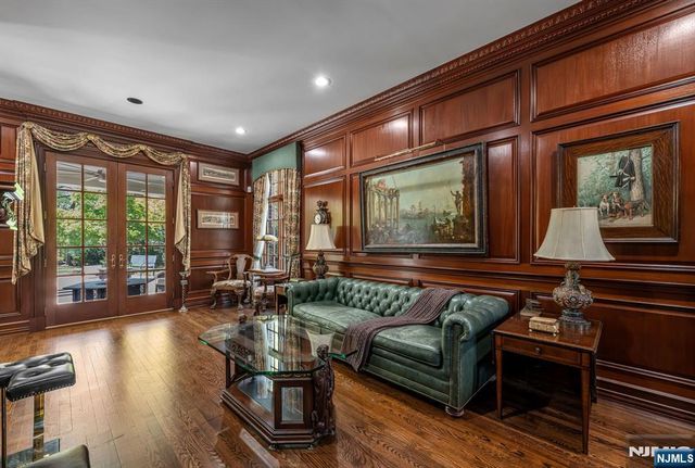 366 E Madison Avenue, Cresskill, NJ 07626