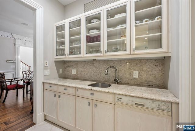 366 E Madison Avenue, Cresskill, NJ 07626