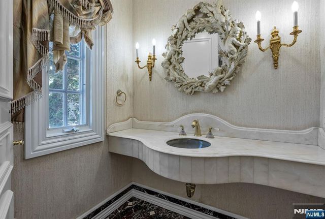 366 E Madison Avenue, Cresskill, NJ 07626