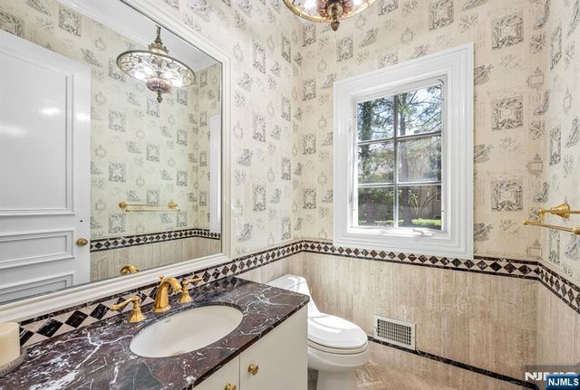 366 E Madison Avenue, Cresskill, NJ 07626