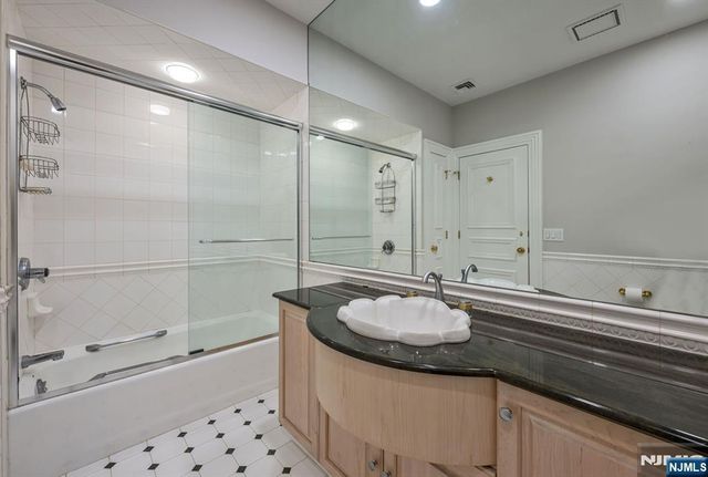 366 E Madison Avenue, Cresskill, NJ 07626