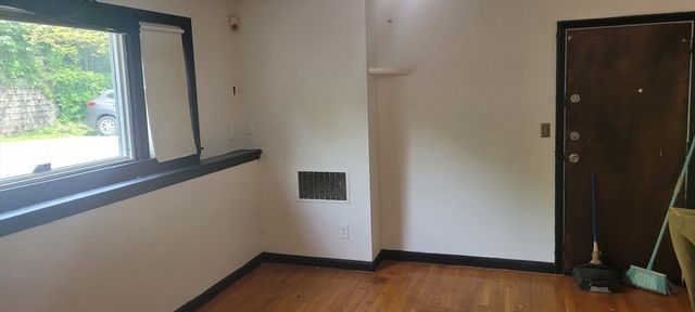 19 Glen St 1, Boston, MA 02125